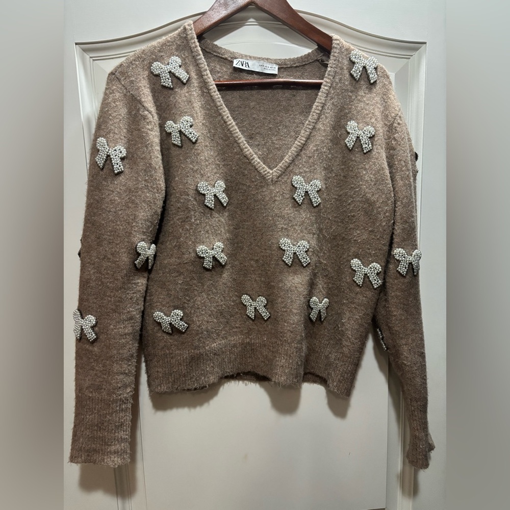 ZARA PEARL BOW TAUPE GRAY SWEATER SIZE SMALL